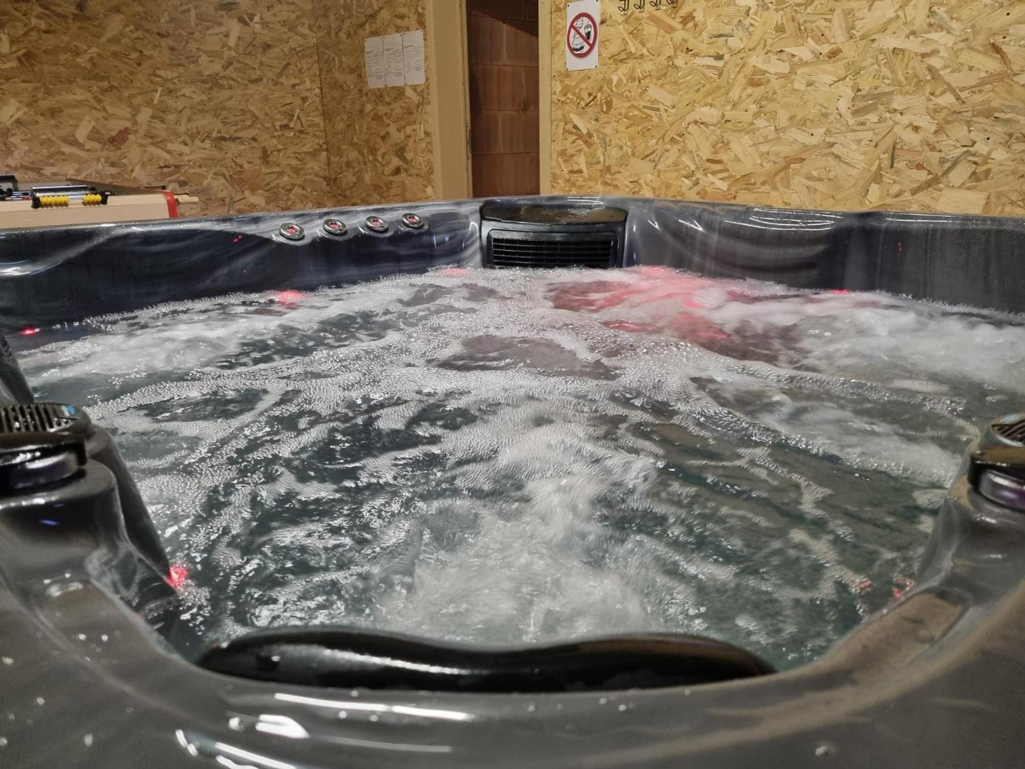 Вілла Les Randogodilleurs Avec Jacuzzi A 2Kms Des Pistes Et 350M Du Theatre Du Peuple ! Бюссан Екстер'єр фото